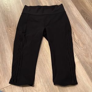 Lululemon  black Capri leggings 6